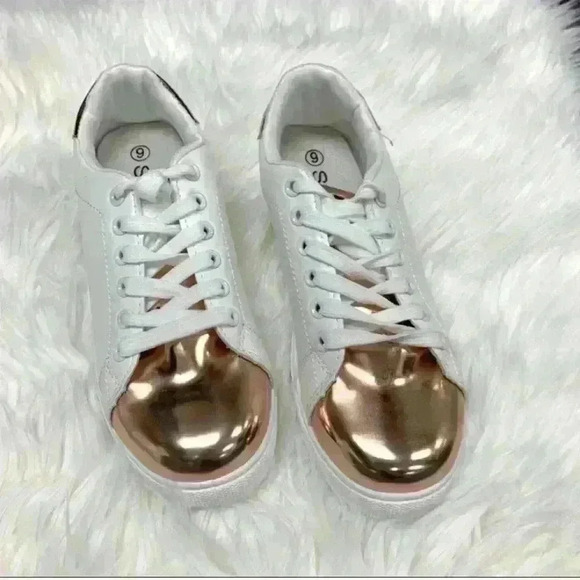🐶 Soho Metallic Toe Sneaker - Picture 4 of 7